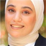 مدرسة لغة عربية لجميع الفئات تخرجت حديثاً من كلية الإعلام قسم العلاقات العامة والإعلان وأعمل بمجال التعليق الصوتي